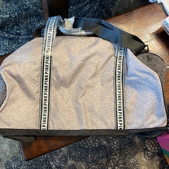 PINK Travel Gym Duffel Bag XL - Picture 7 of 8